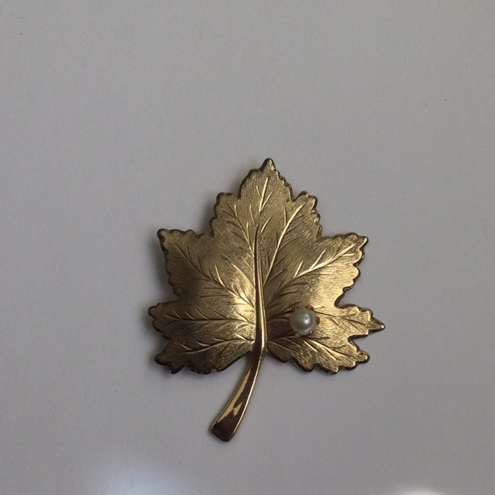 Sarah Coventry Gold and Pearl Brooch
